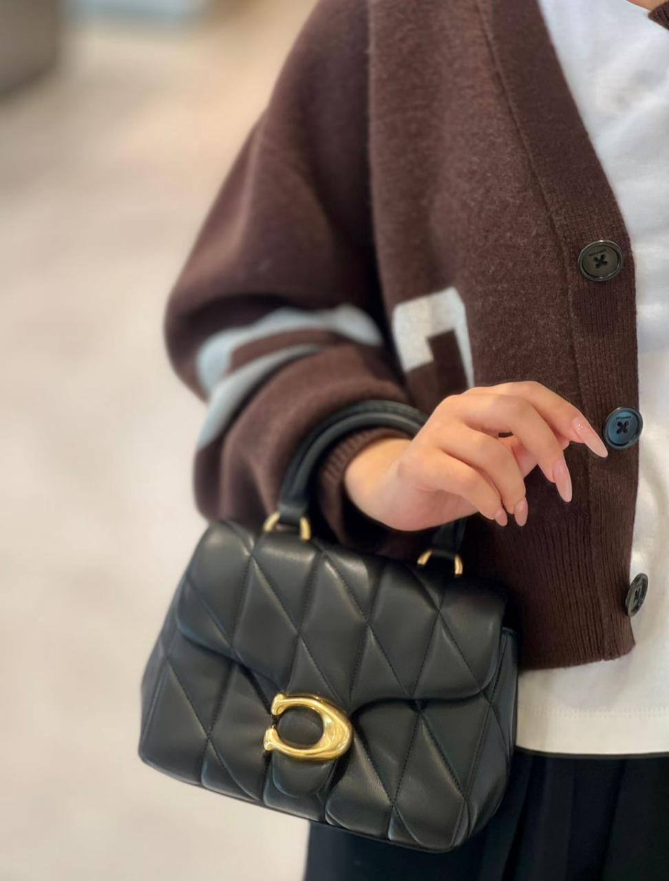 COACH 

NEW CAME GOOD QUALITY 

WITH BOX 
🎁🎁🎁

95 dhs🪙🌨️

Zain39
♥️♥️♥️