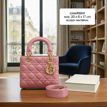 CHRISTIAN LADY DIOR
ɢʟᴏssʏ ᴍᴀᴛᴇʀɪᴀʟ
ɢᴏʟᴅ ʜᴀʀᴅᴡᴀʀᴇ
ᴡɪᴛʜ ᴡᴇʙ ʟᴏɴɢ sᴛʀᴀᴘ
sɪᴢᴇ: 20 ᴄm
ᴡɪᴛʜ BOX
🎁🎁🎁

100 dhs✅

Zain31
♥️♥️♥️