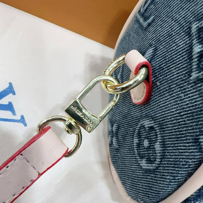 LV
80 dhs🪙🌨️

size 17×10×12cm

with box
🎁🎁🎁

Zain213
♥️♥️♥️