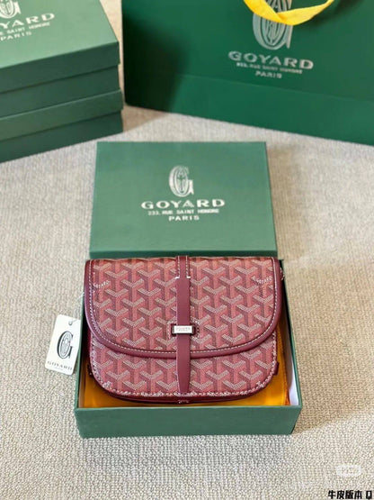 GOYARD
Size     22×17×9cm

90 dhs🪙🌨️

Withbox
🎁🎁🎁

Zain04
♥️♥️♥️