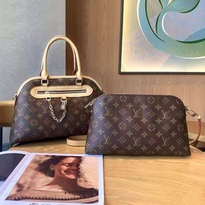 LV
With box
🎁🎁🎁

size:35×23cm 
120 dhs🪙🌨️

Zain114
♥️♥️♥️