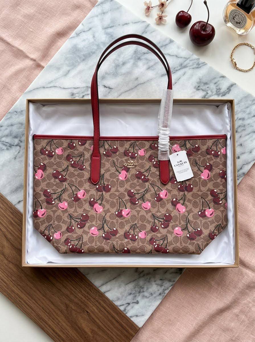 Coach

110 dhs
With box

Zain72
♥️♥️♥️