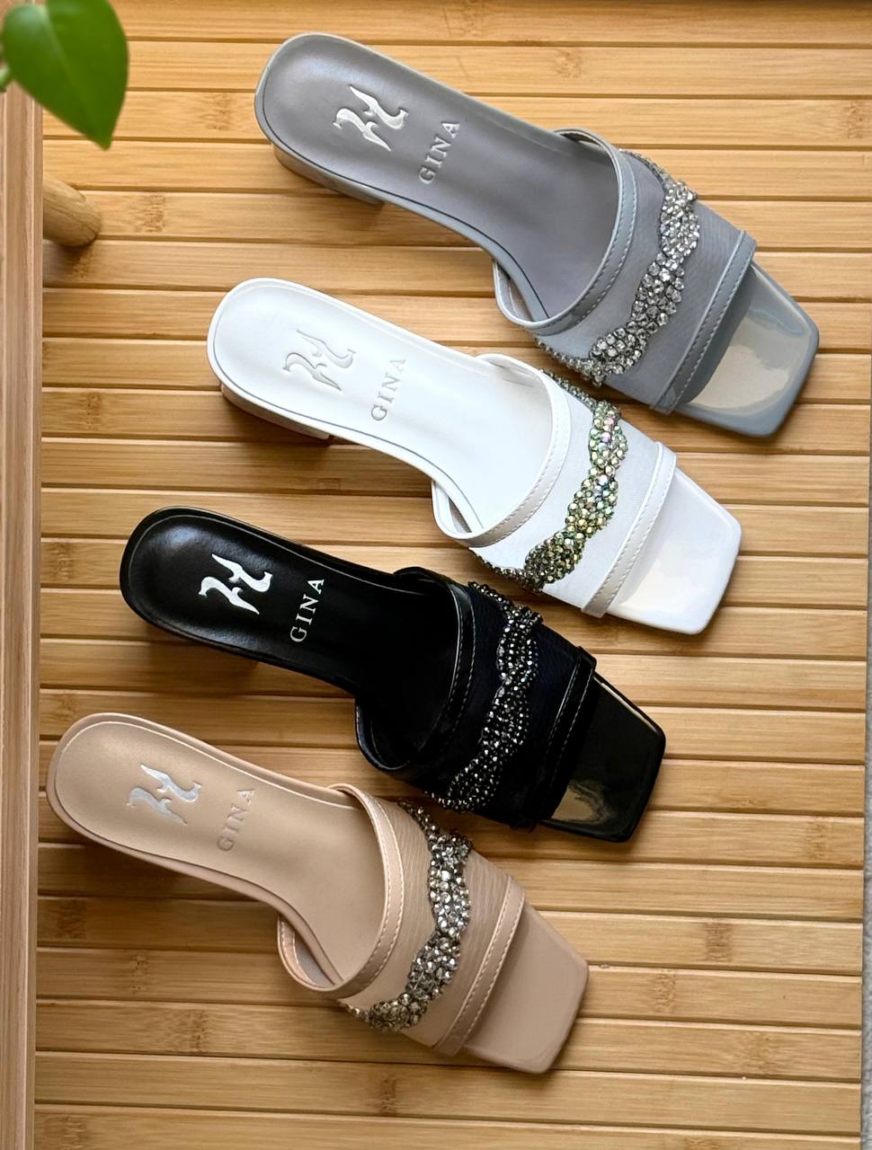 𝗚𝗶𝗻𝗮
𝗦𝗶𝘇𝗲 𝟯𝟲 𝘁𝗼𝗼 𝟰𝟭 
450 dhs🪙🌨️

Zain178
♥️♥️♥️
