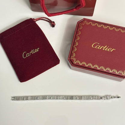 Cartier 🦋*
Bracelet 💥
Non tarnish 💯
With normal boxes 📦 
65 dhs🪙🌨️
With master box 🗃️ 
110 dhs🪙🌨️

Zain216
♥️♥️♥️