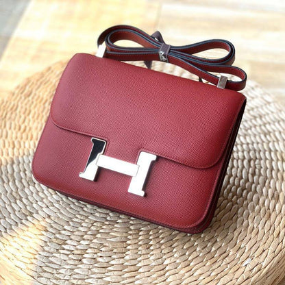Hermes
100 dhs✅
with box
🎁🎁🎁

size
Small 19×6×15cm
Medium 24×6×17cm

Zain42
♥️♥️♥️