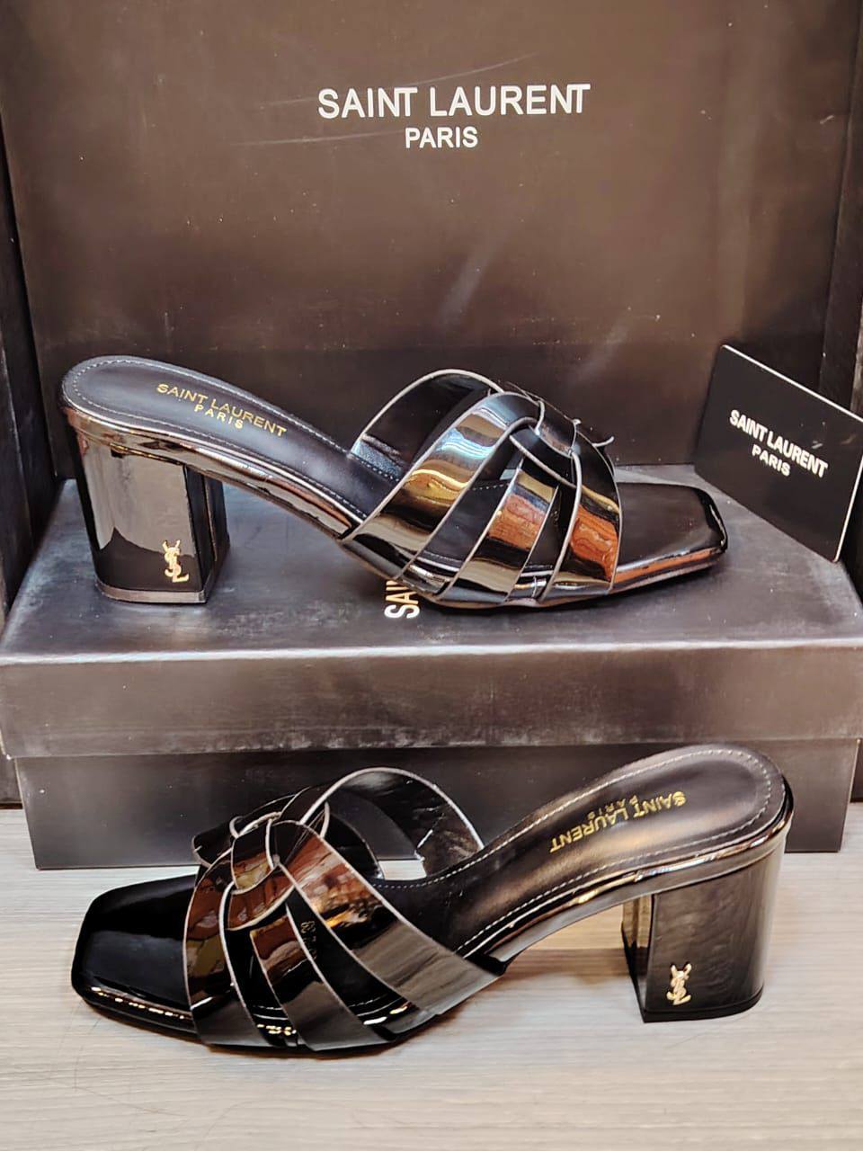 YSL
Size 36 To 41
100 dhs✅

Zain120
♥️♥️♥️