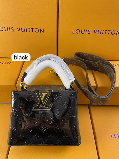 LV 

1️⃣ First Quality +🎁
Size : 21 * 15 cm
95 dhs🇦🇪🇦🇪

with box🎁
Zain115
♥️♥️♥️