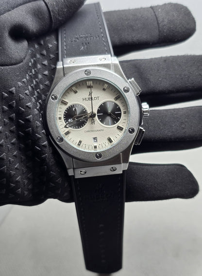 Hublot men
*Chronograph working*
90 dhs🗽

Zain29
♥️♥️♥️