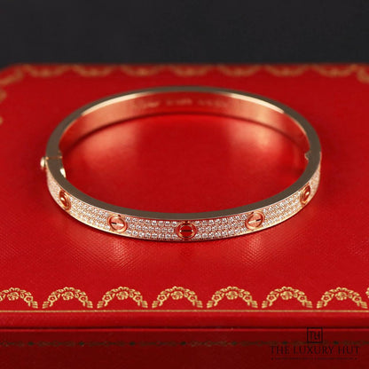 Cartier ❤️‍🔥*
Bangle ✨
Medium size 
Master quality 💯
With normal boxes 🗃️ 
100 dhs✅
With master box 📦 
140 dhs✅

Zain216
♥️♥️♥️