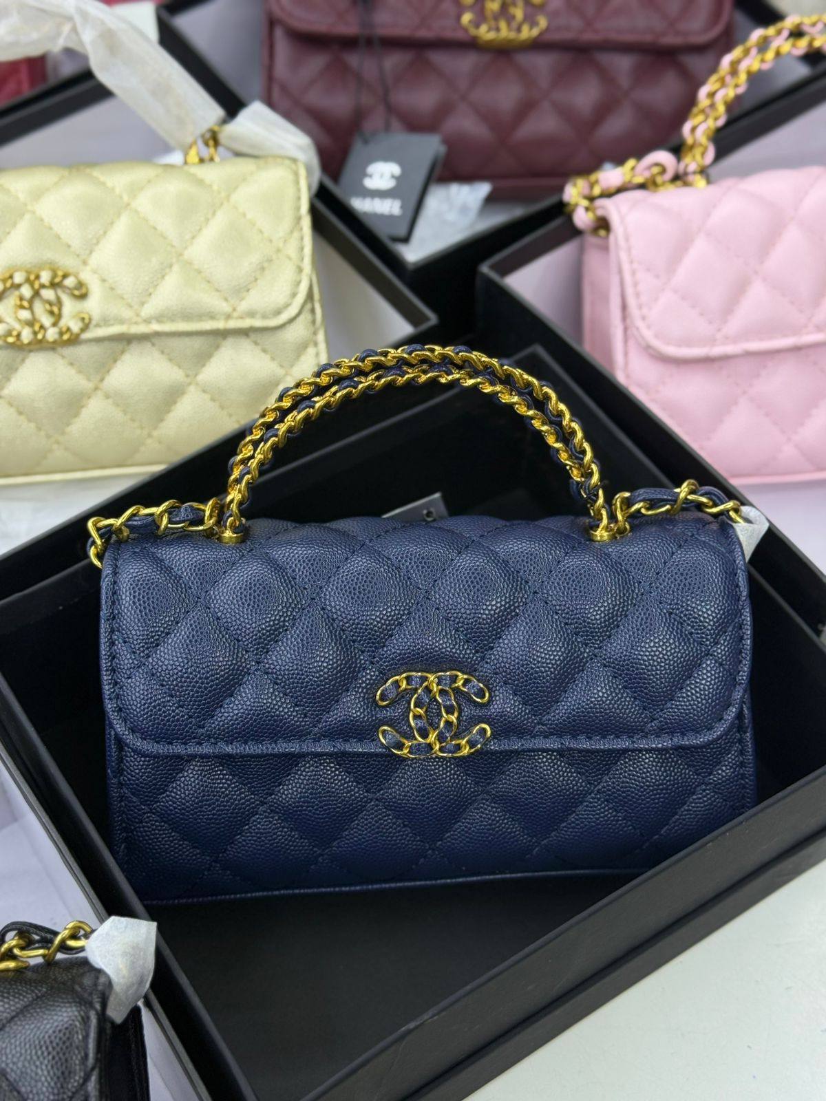 CHANEL 23P KELLY🆕
GOOD QUALITY ☘️

95 dhs🪙🌨️

WITH BOX 📦

Zain28
♥️♥️♥️