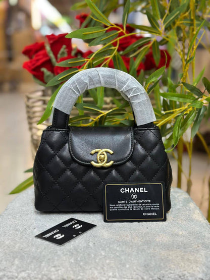 Chanel
Good quality 
with box 🎁🎁🎁

90 dhs💓

Zain186
