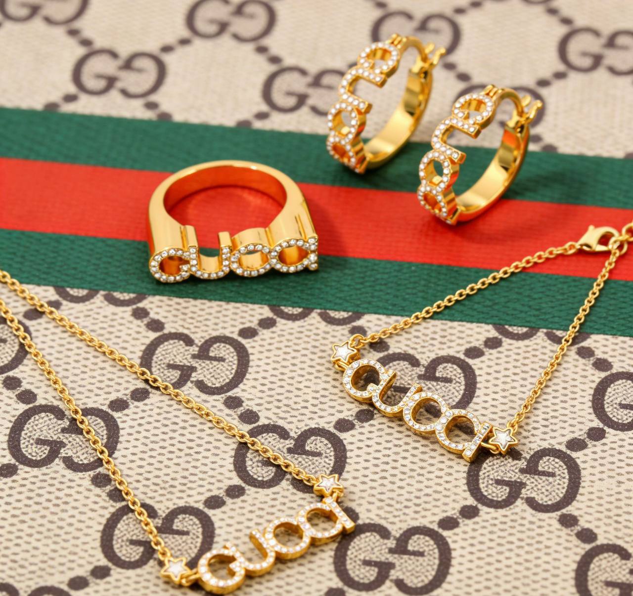 GUCCI SET
NECKLACE BRACELET
EARRING
RING
140 DHS✅
WITH BOX AND PAPER BAG🎁🛍️

Zain89
♥️♥️♥️