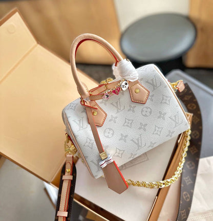 LV 

NEW CAME HIGH QUALITY 

WITH BOX
🎁🎁🎁

115 dhs🇦🇪

Zain39
♥️♥️♥️