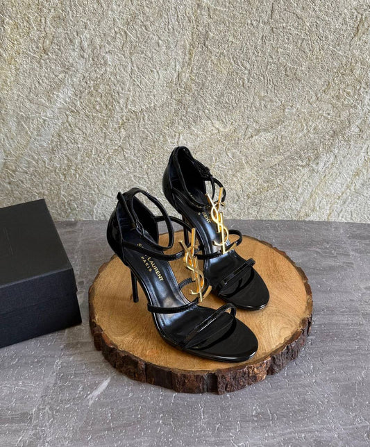 YSL
SuperMaster Quality 💯
450 dhs✅
Size: 36-41💥

Zain171
♥️♥️♥️