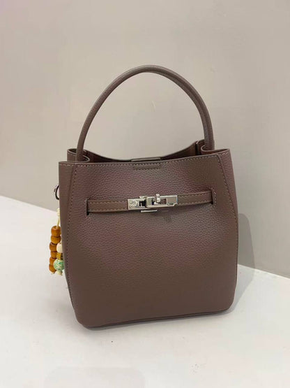 Hermes 
120 dhs✅
size 22 cm

Zain161
♥️♥️♥️