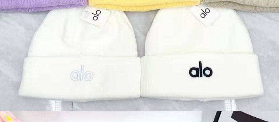 Winter Knitted Hat 
65 dhs🪙🌨️

Zain231
♥️♥️♥️