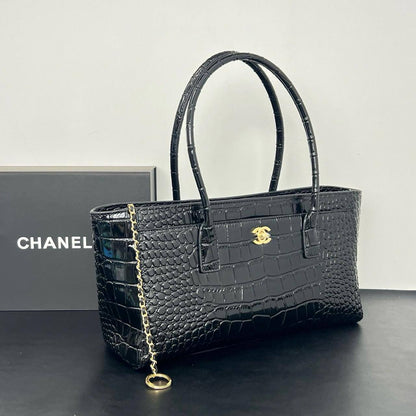 Chanel
Master
35cm🫶🏼🫶🏼 
350 dhs✅

Zain297
♥️♥️♥️