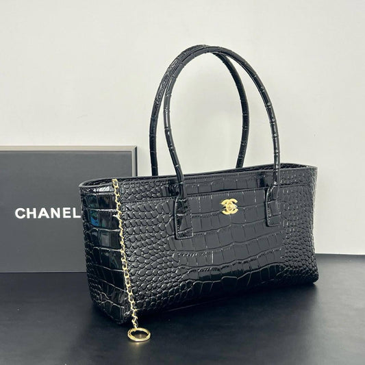 Chanel
Master
35cm🫶🏼🫶🏼 
350 dhs✅

Zain297
♥️♥️♥️