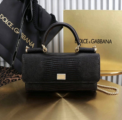 D&G
100 dhs✅
Good-quality 

with box
🎁🎁🎁

Zain35
♥️♥️♥️