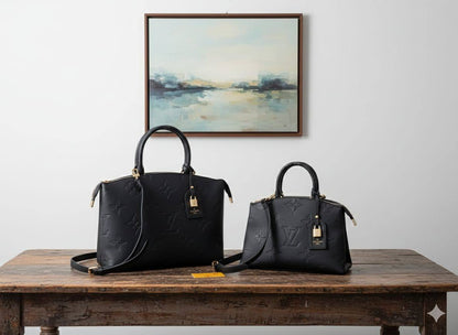 LV
ᴘᴀʟᴀɪs ᴛᴏᴘ ʜᴀɴᴅʙᴀɢ
ᴡɪᴛʜ ᴄʜᴀɪɴ ᴘᴀᴅʟᴏᴄᴋ ʟᴏɢᴏ
ᴍᴏɴᴏɢʀᴀᴍ ᴅᴇsɪɢɴ
ɢᴏʟᴅ ʜᴀʀᴅᴡᴀʀᴇ

   • sɪᴢᴇ ᴍᴇᴅɪᴜᴍ 29 cm
105 dhs🪙🌨️

    • sɪᴢᴇ ʟᴀʀɢᴇ 34 cm
115 dhs🪙🌨️

Zain31
♥️♥️♥️