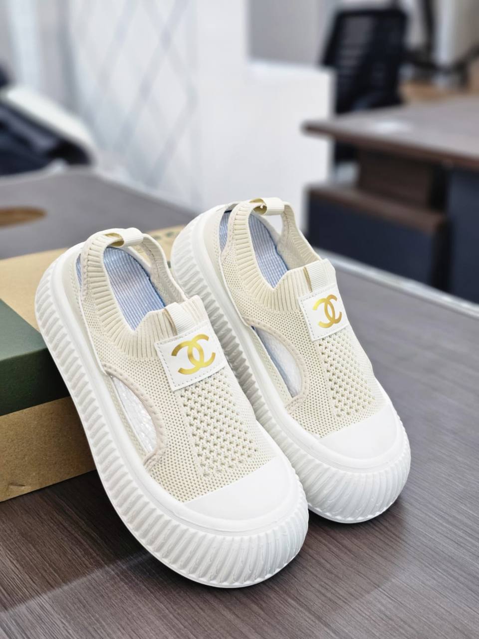 Chanel
Size 36to41           
65 dhs✅

Zain163
♥️♥️♥️