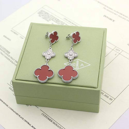 VCA
EARRING💫✨
3 FLOWER STONES
65 DHS👑
WITH BOX AND PAPER BAG🎁🛍️

Zain89
♥️♥️♥️