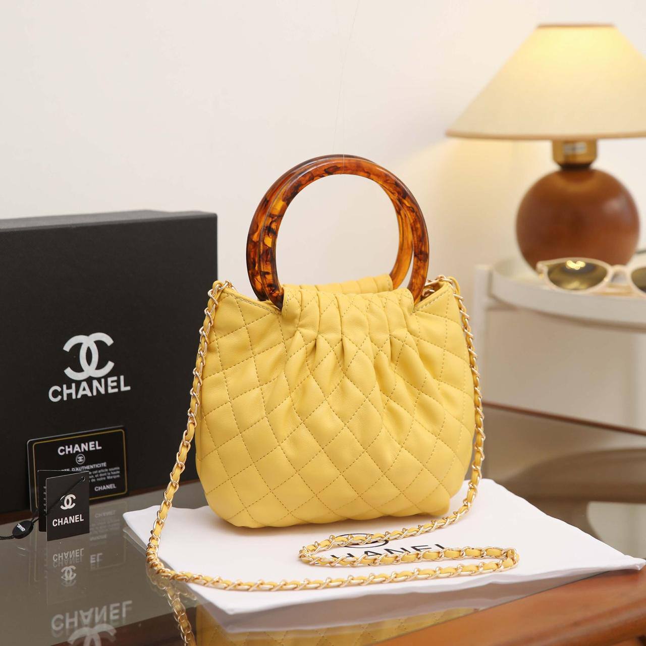 CHANEL 

NEW DESIGN 

High QUALITY 

WITH BOX 
95 dhs🇦🇪🇦🇪

Zain17
♥️♥️♥️