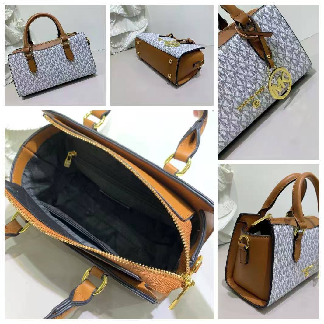 MK
95 dhs🇦🇪
size 23×8×13cm
With Box
🎁🎁🎁

Zain42
♥️♥️♥️