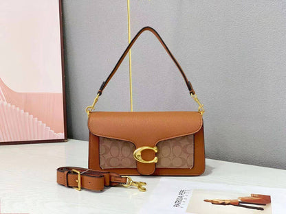 Coach
 with box
🎁🎁🎁

size :26×14.5×8  
100 dhs❣️

Zain114
♥️♥️♥️