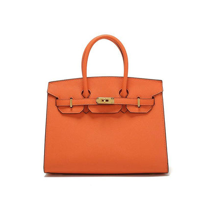 HERMES
Best quality

 WITH BOX
🎁🎁🎁

120 dhs✅
size 30CM

Zain290
♥️♥️♥️