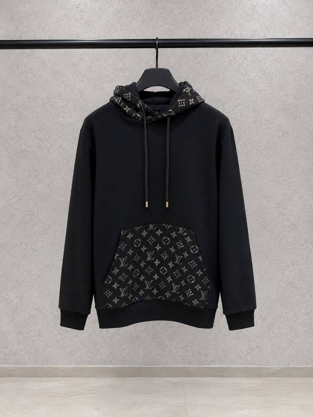 LV❣️
SUPER MASTER QUALITY ✨
SIZE :S M L XL XXL
550 dhs🇦🇪🇦🇪🇦🇪

Zain327
♥️♥️♥️