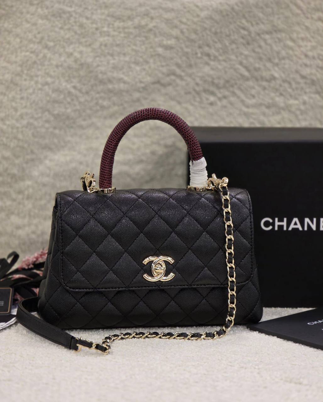Chanel
Master
   23Cm 

With Box🎁🎁🎁

280 dhs💓

Zain131
♥️♥️♥️