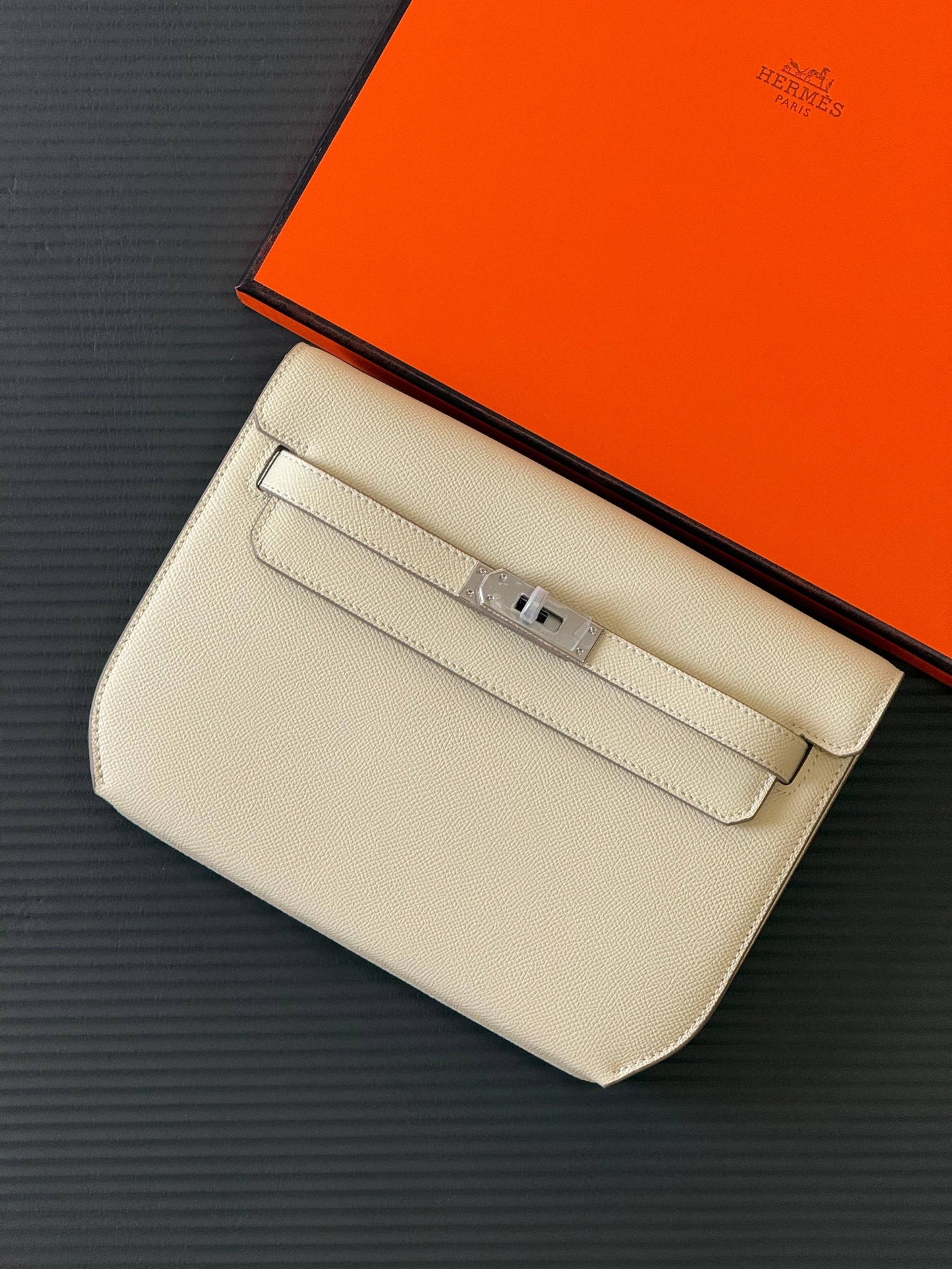 Hermes depeche epsom leather 24cm💕master quality😍with box
340 dhs🪙🌨️

Zain52
♥️♥️♥️