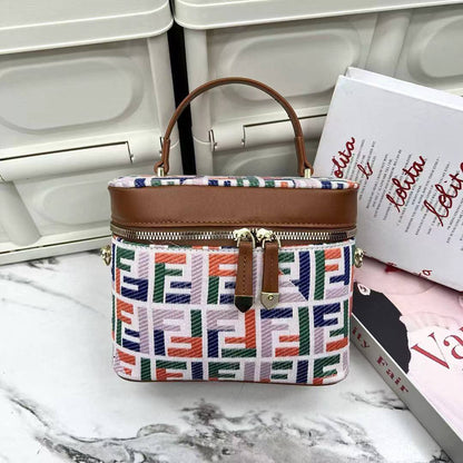 Fendi
65 dhs✅

Zain232
♥️♥️♥️