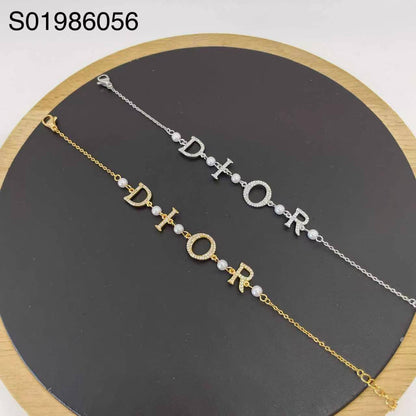 Bracelet ❤️‍🔥

 good quality 💯

 With black boxes 🗃️

35 dhs🇦🇪🇦🇪🇦🇪
With brand boxes 📦


 And paper bag🛍️
40 dhs🇦🇪🇦🇪

Zain216
♥️♥️♥️