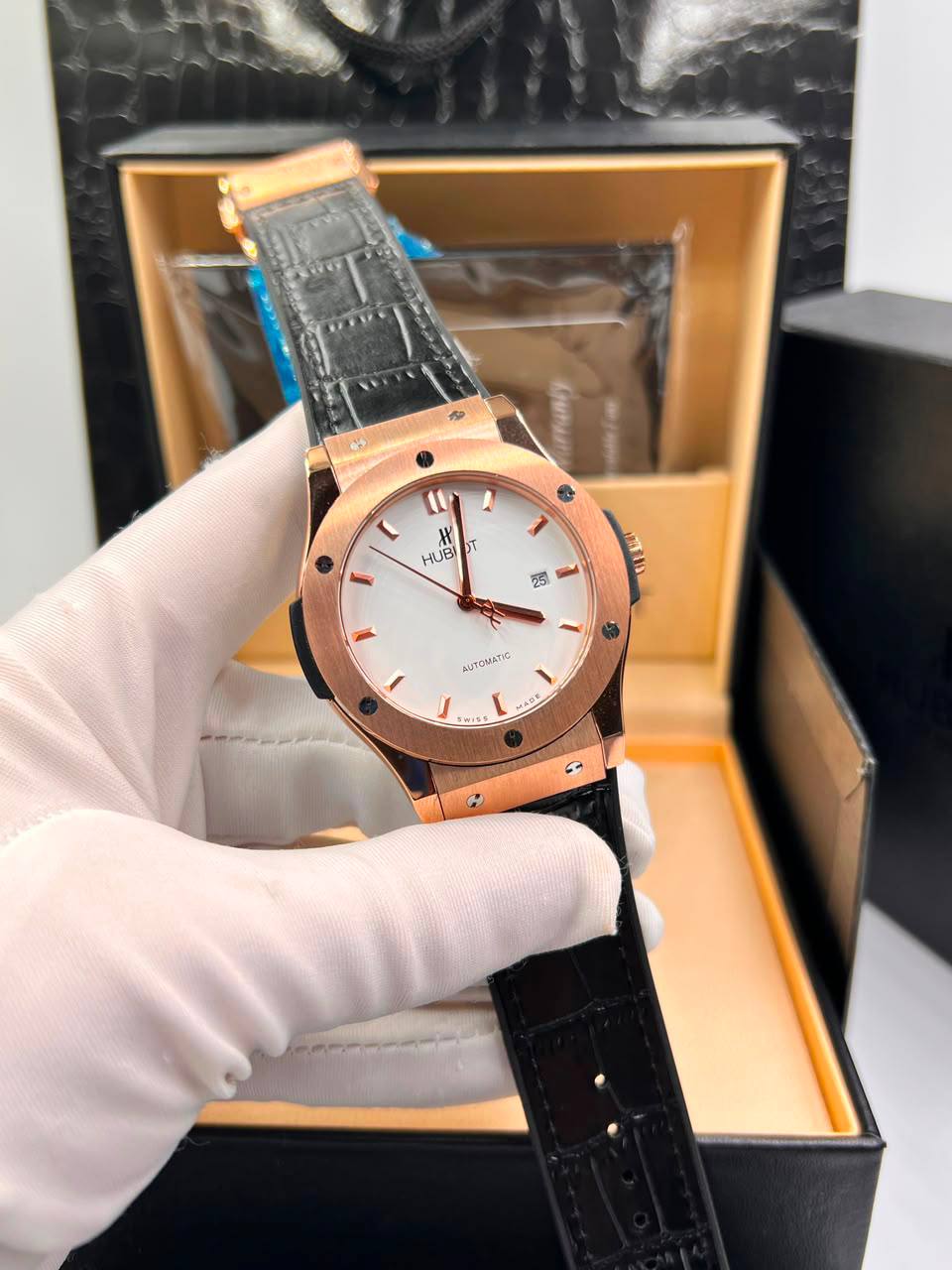 Hublot
Automatic 
280 dhs🇦🇪🇦🇪
with box

Zain85
♥️♥️♥️