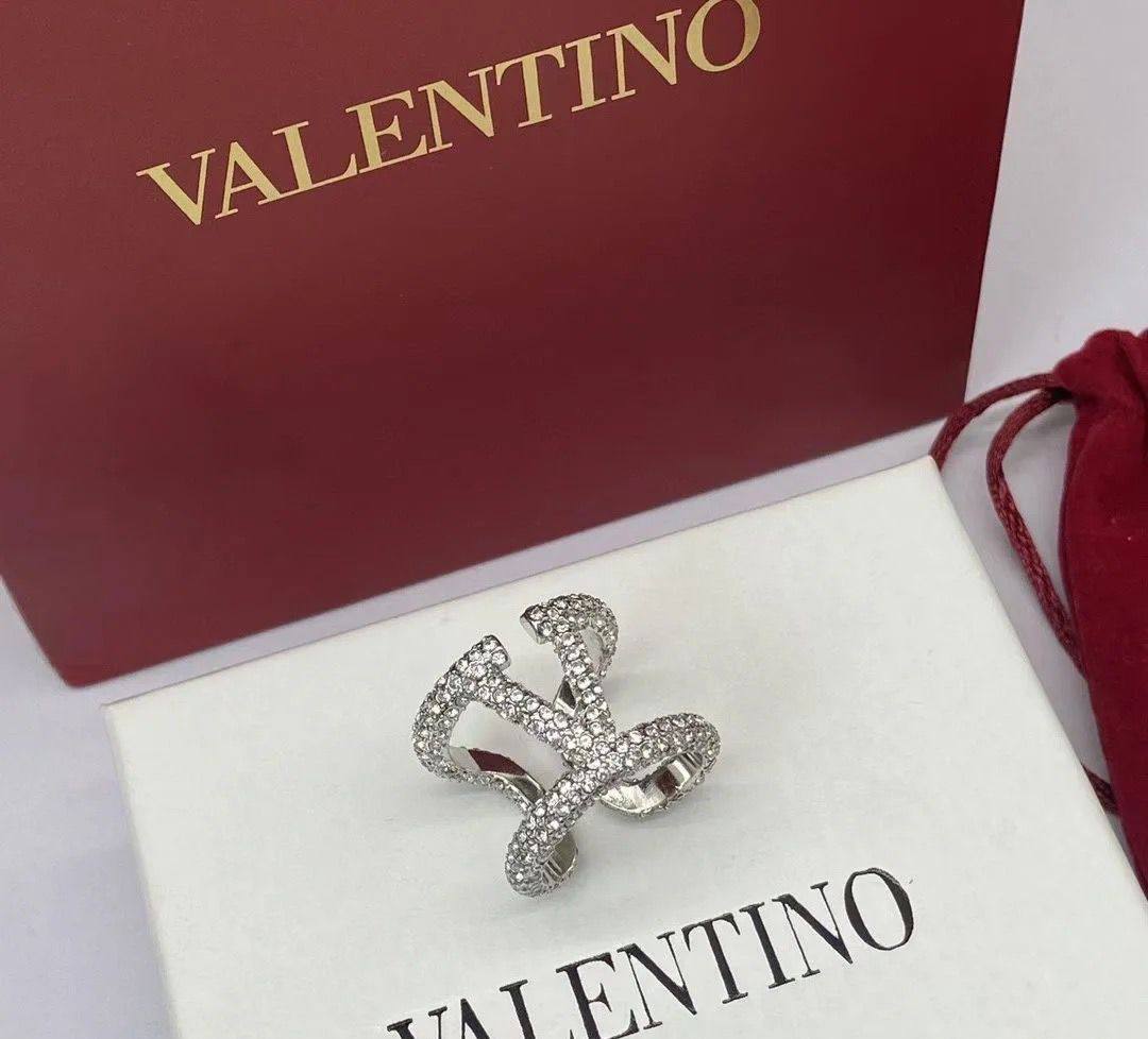 VALENTINO
Ring’s 
50 dhs🪙🖤

Zain263
♥️♥️♥️