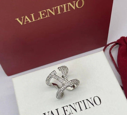 VALENTINO
Ring’s 
50 dhs🪙🖤

Zain263
♥️♥️♥️