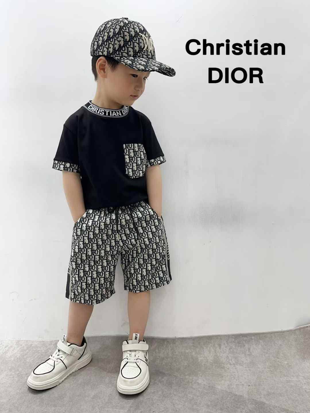 Fendi
Loewe
Dior
Gucci
D&G 


3-6m，6-12m，12-18m，2-3y，3-4y，4-5y，5-6y，7-8y，9-10y，11-12y。

110 aed

Zain151
♥️♥️♥️