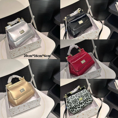 DOLCE&GABBANA 

NEW CAME 

HIGH QUALITY 
WITH BOX 
105 dhs🇦🇪🇦🇪

Zain39
♥️♥️♥️