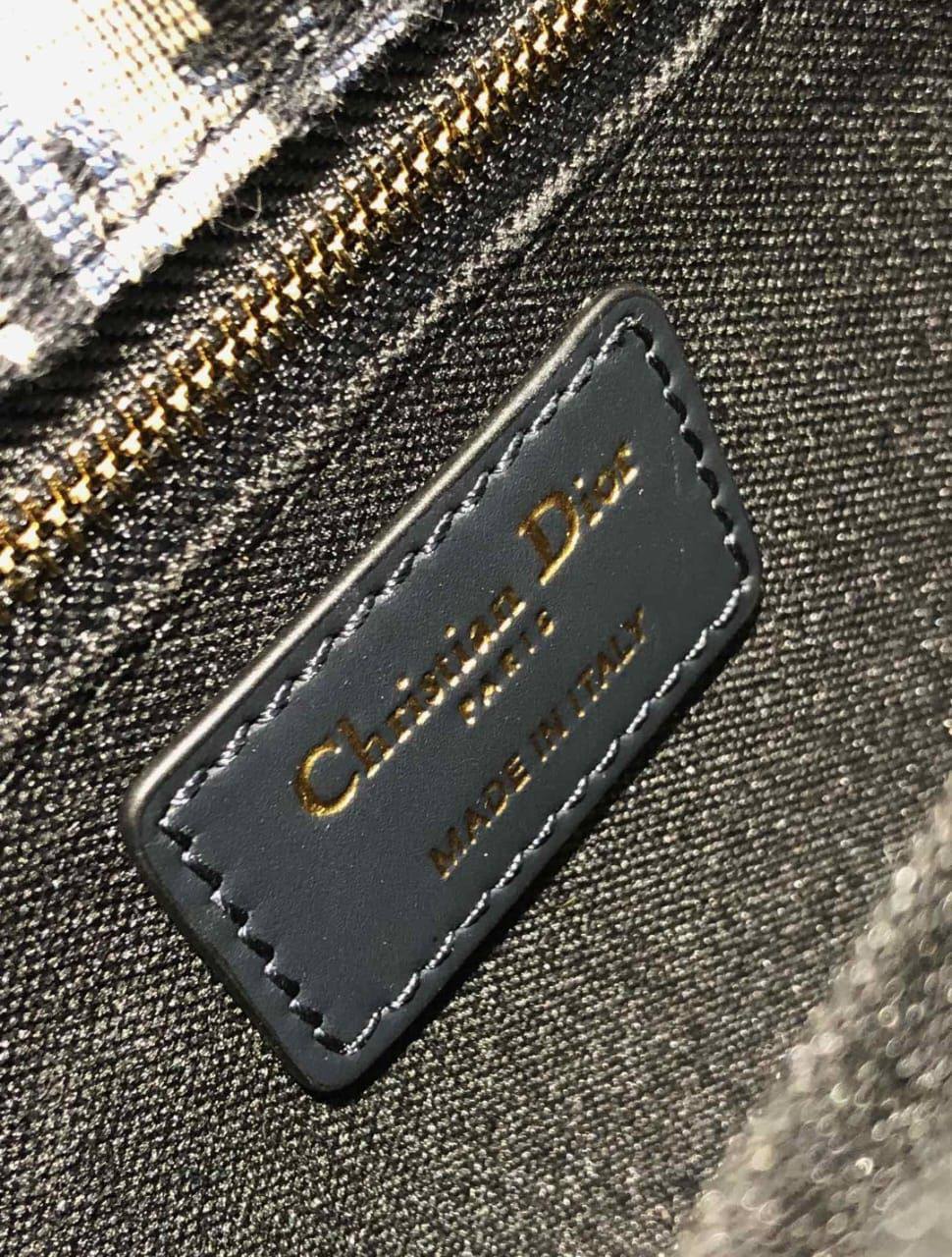 DIOR 
High Quality
NEW CAME  

WITH BOX  
🎁🎁🎁

180 dhs🪙

Zain39
♥️♥️♥️