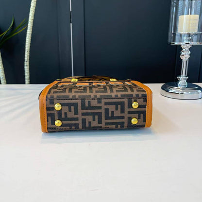 Fendi
19*19*7 cm
75 dhs💓

Zain17
♥️♥️♥️