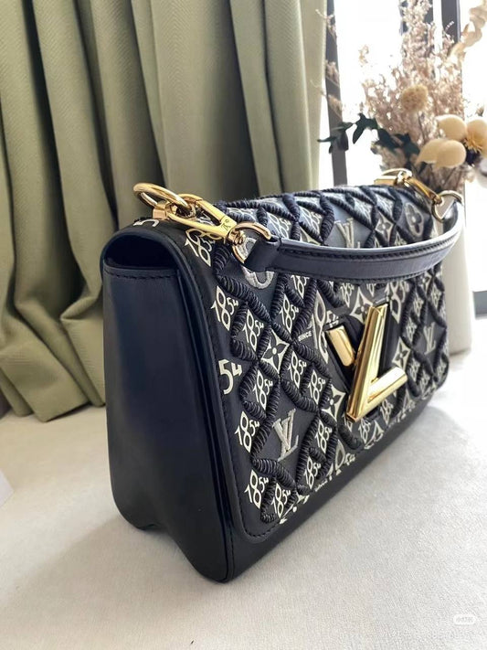LV
Master🌺
320 dhs✅

Zain10
♥️♥️♥️