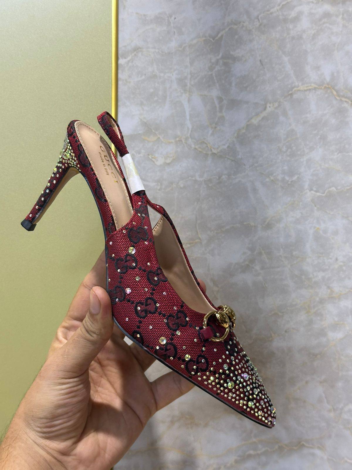 Gucci

size 36 to 41

120 dhs❤️

Zain103
♥️♥️♥️