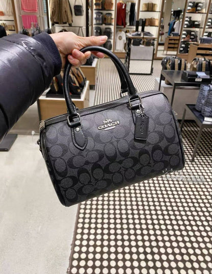 Coach

90 dhs🪙💕

With box
🎁🎁🎁

Zain35
♥️♥️♥️