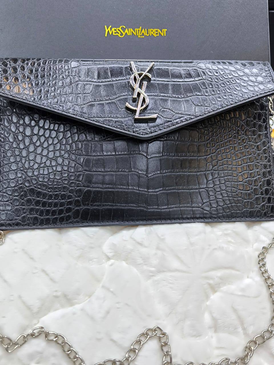 YSL

70 dhs✅

with box
🎁🎁🎁

Zain203
♥️♥️♥️