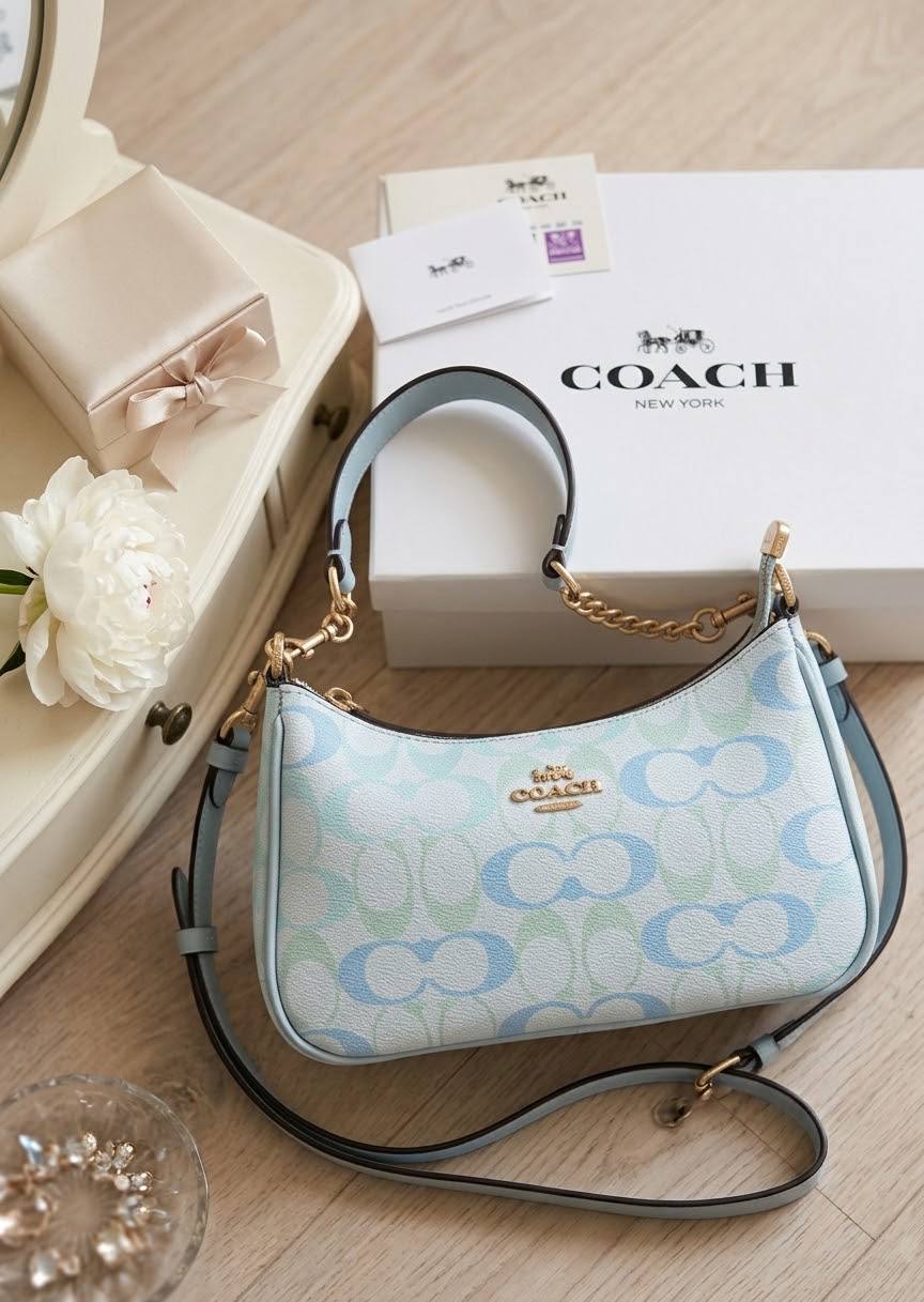 Coach Terry 25
Size 25
100 dhs🇦🇪🇦🇪

Withbox
High Quality
Zain44
♥️♥️♥️