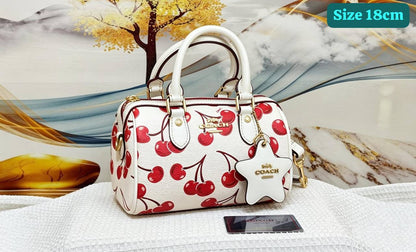 Coach 

Good quality 

with box 
105 dhs🇦🇪🇦🇪

Zain186
♥️♥️♥️