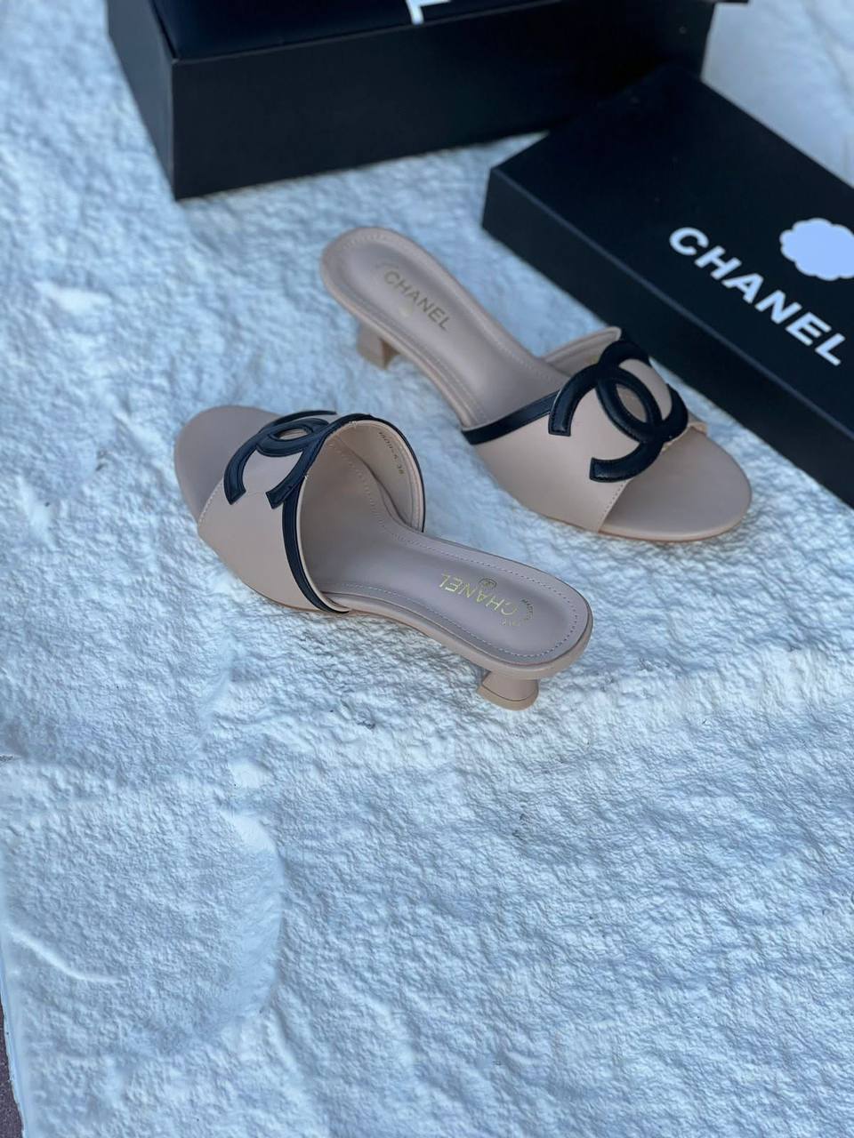 Chanel
 𝟑𝐜𝐦
💯high quality
Size 36-37-38-39-40-41

110 dhs💓

Zain86
♥️♥️♥️