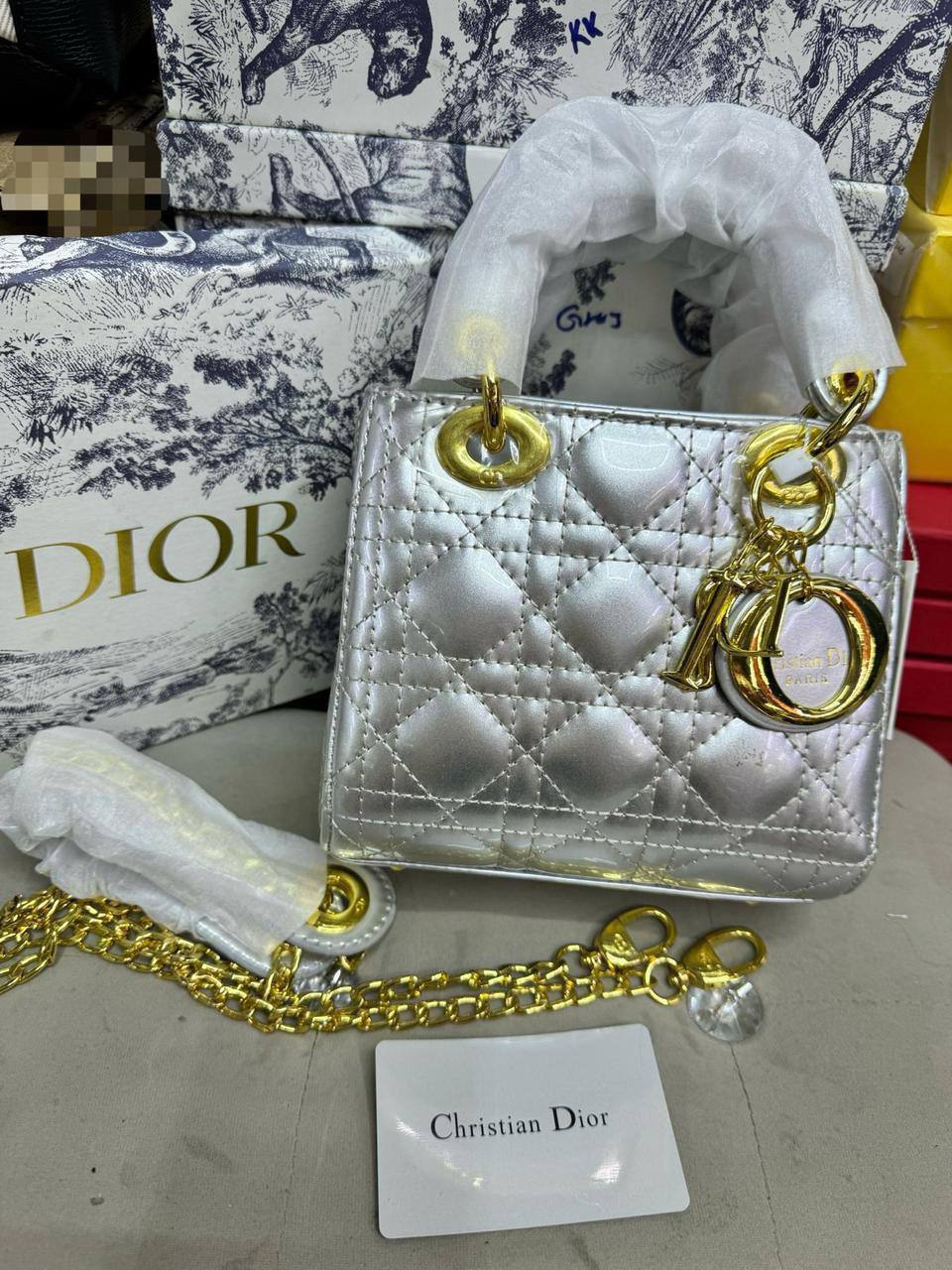 💎  Lady Dior

1⃣️ First quality +🎁

Size : 18 * 14 cm

with box 
90 dhs🇦🇪🇦🇪

Zain115
♥️♥️♥️